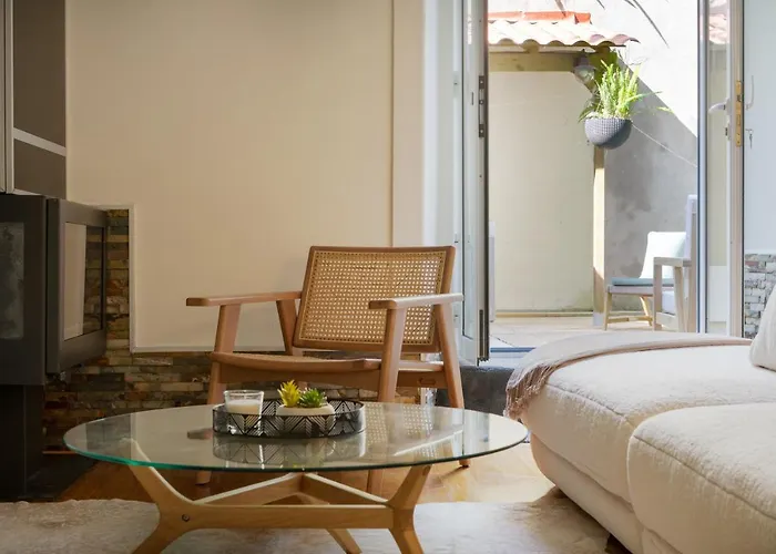Charming Apt In Historic House